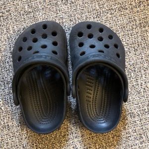 Black Crocs Size 4/5
